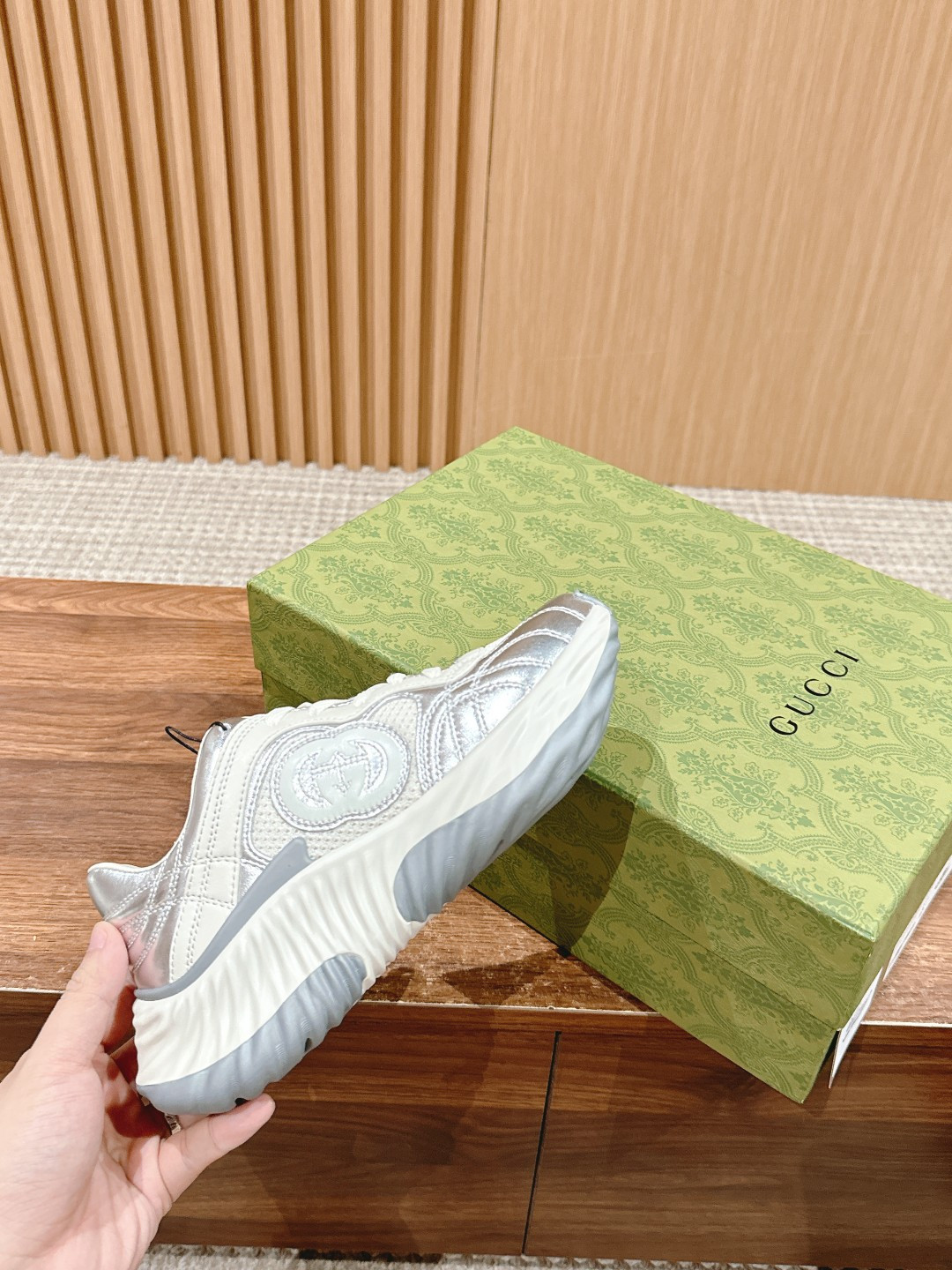 UA GUCCI RIPPLE SNEAKER
