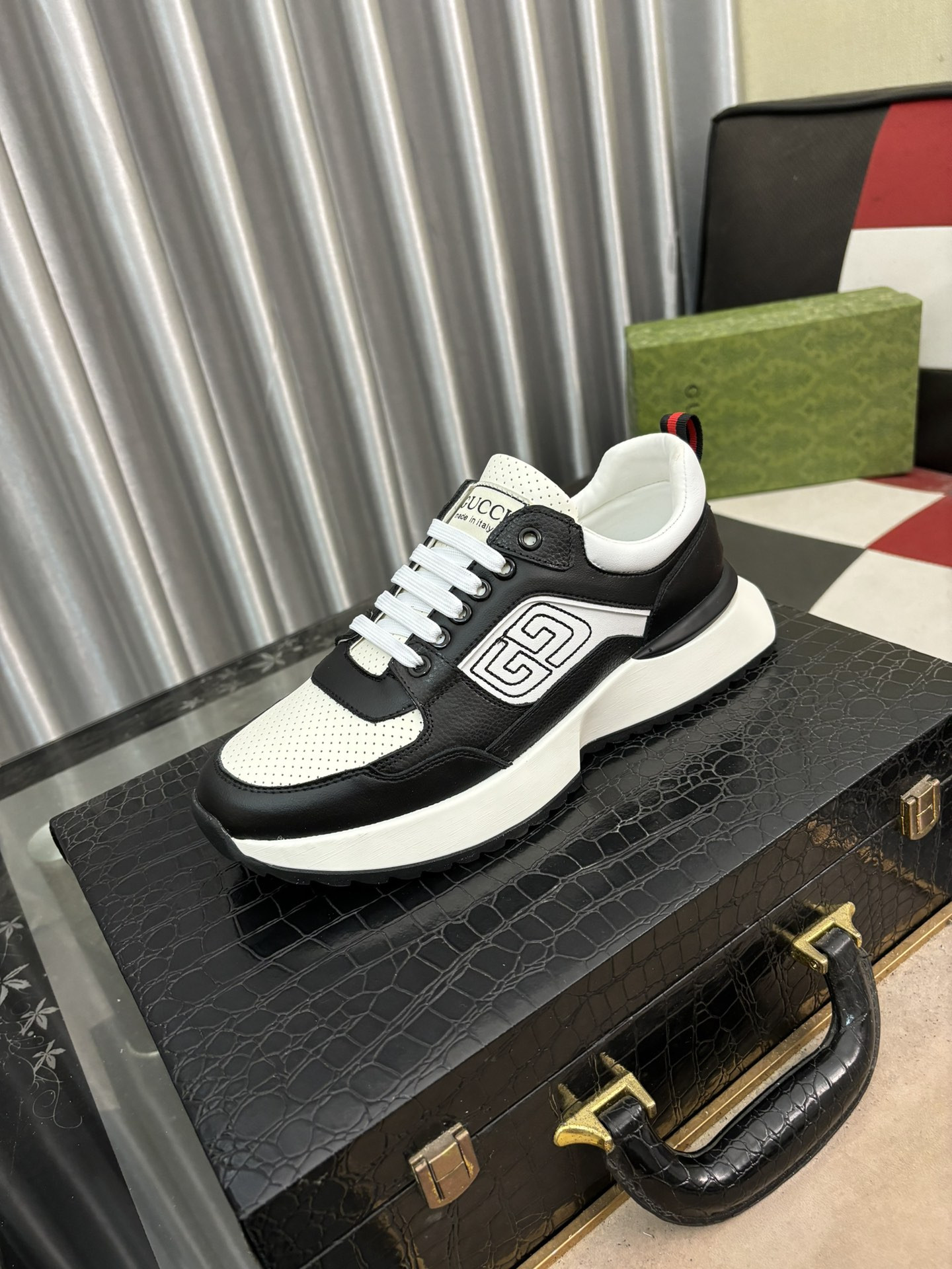 UA GUCCI RUN SNEAKER