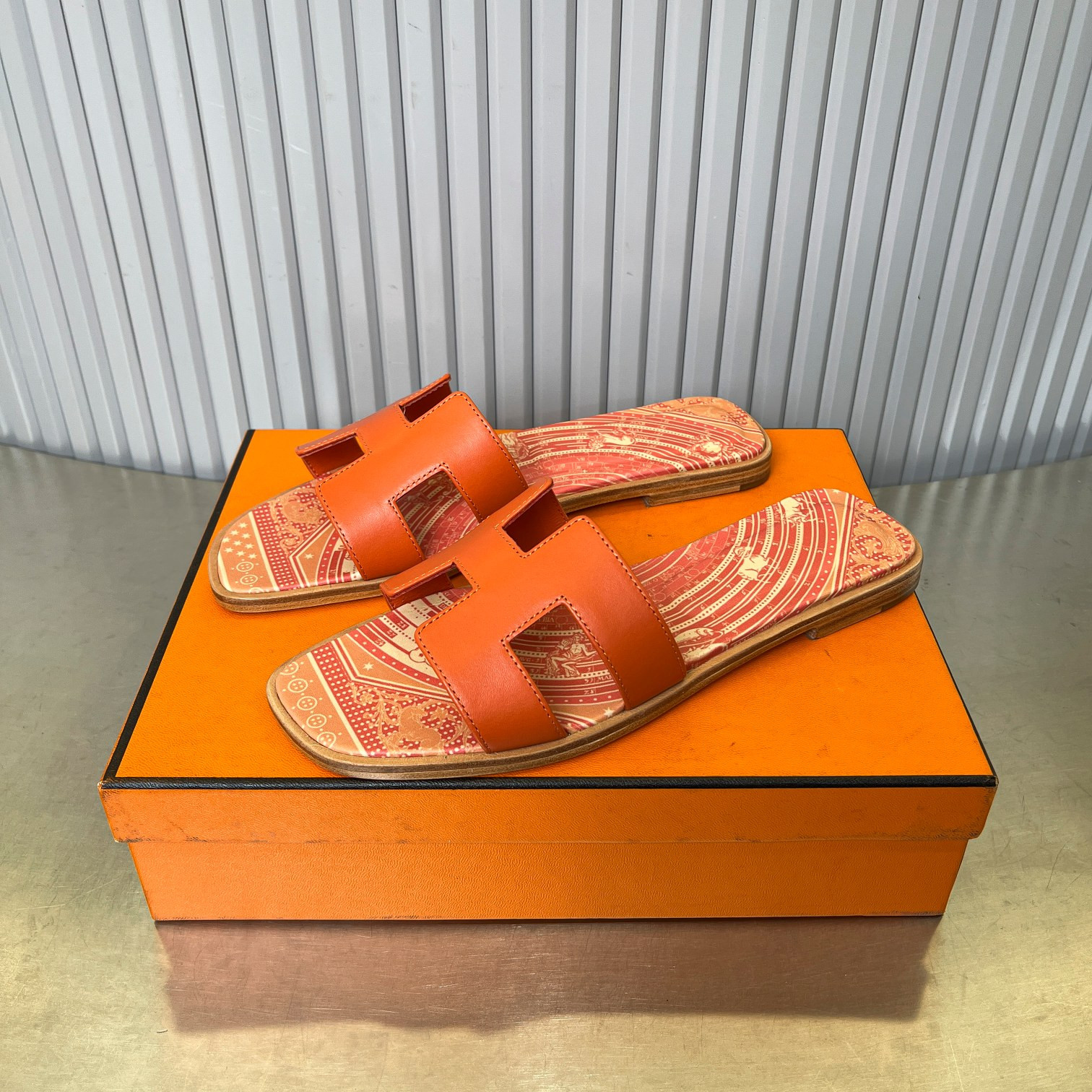 UA Hermès Oran sandal