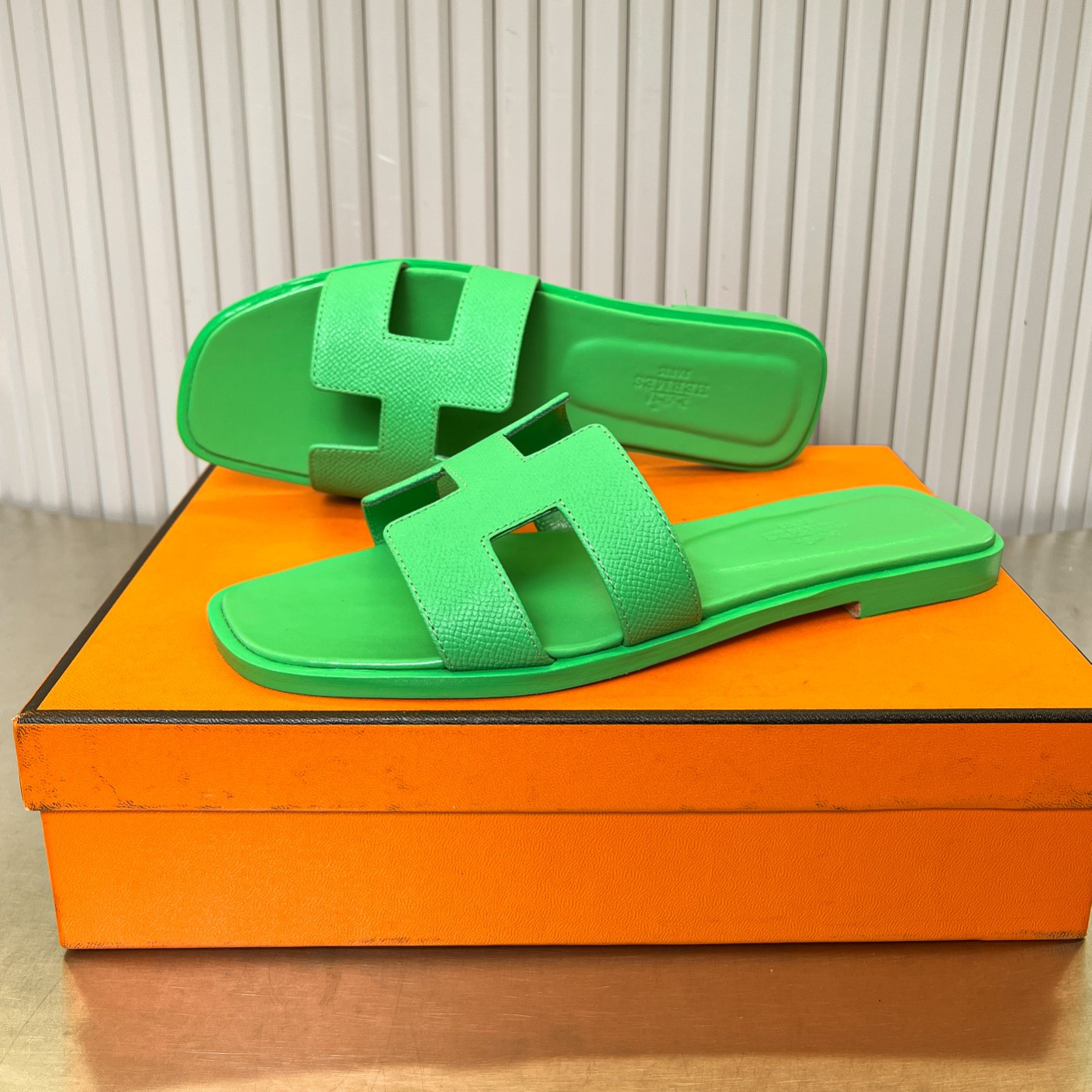 UA Hermès Oran sandal