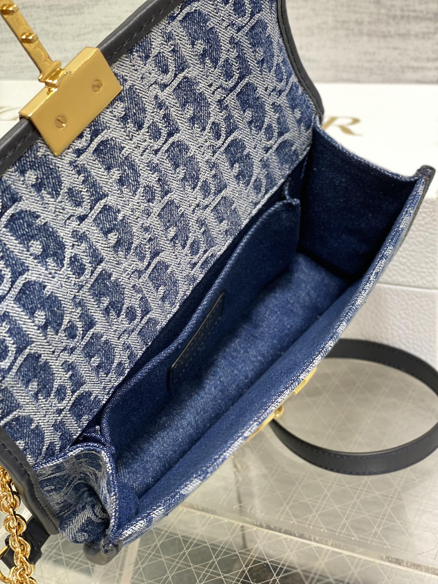 Dior 30 Montaigne East-West Bag with Chain Blue Denim Dior Oblique Jacquard  21 x 12 x 6 cm