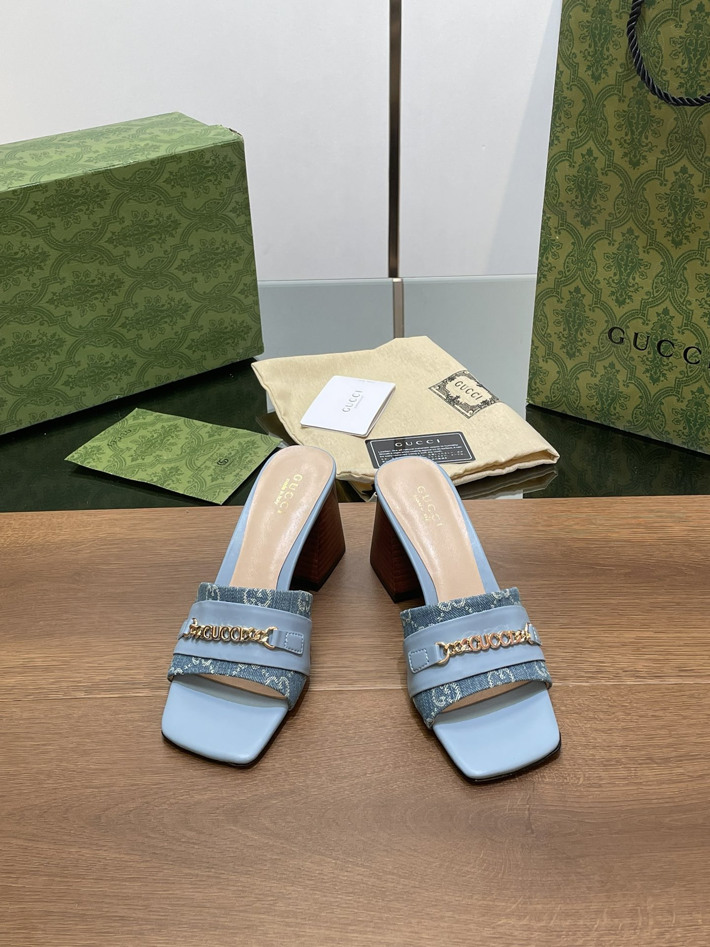 UA GUCCI SIGNORIA SLIDE SANDAL