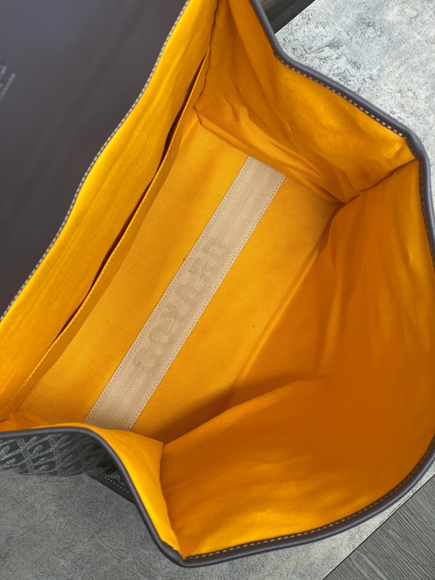 Goyard Saint Léger 37 cm x 15 cm x 34 cm