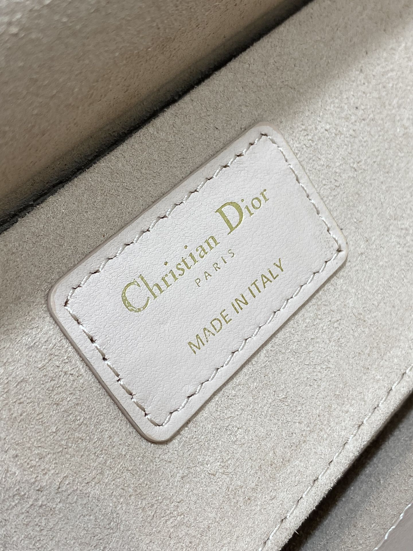 DIOR SAMLL D-JOY BAG 22.5 x 6 x 11.5CM