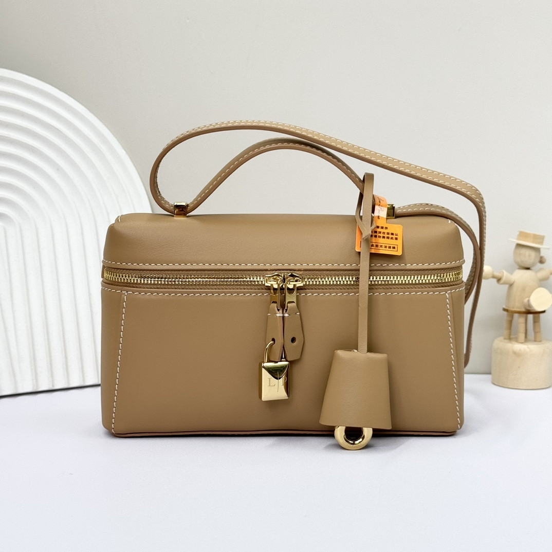 Loro Piana Extra Pocket L19 11 x 19 x 6.5 cm