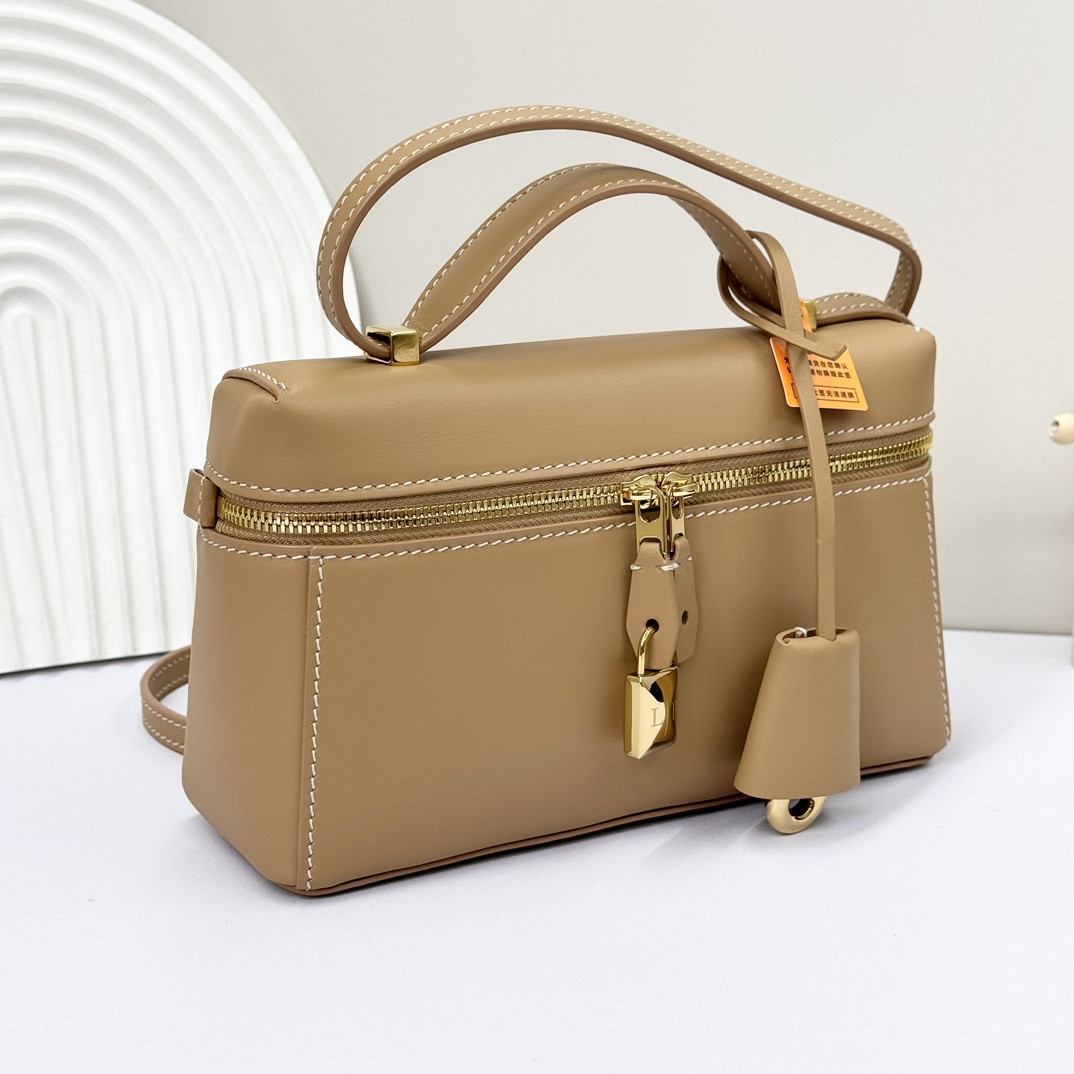 Loro Piana Extra Pocket L19 11 x 19 x 6.5 cm