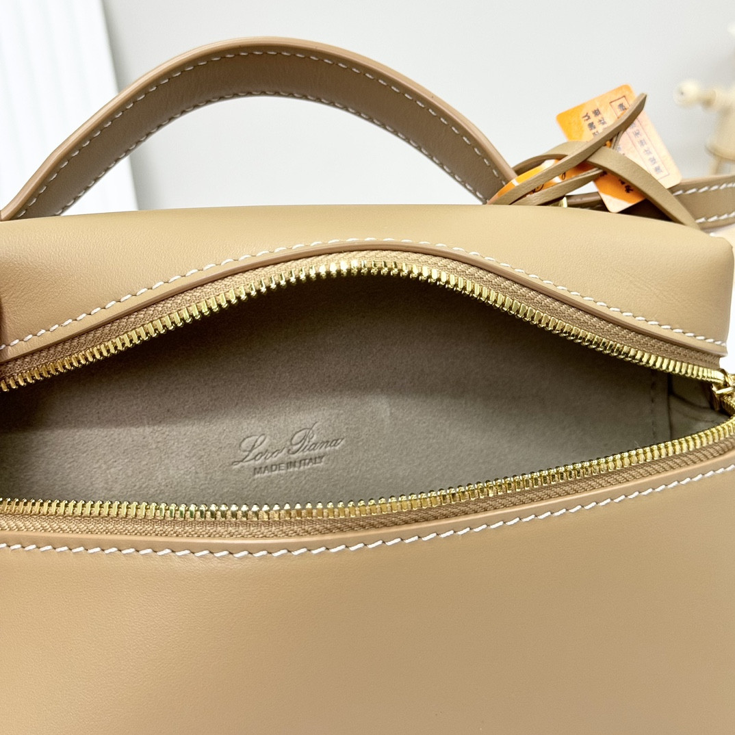 Loro Piana Extra Pocket L19 11 x 19 x 6.5 cm