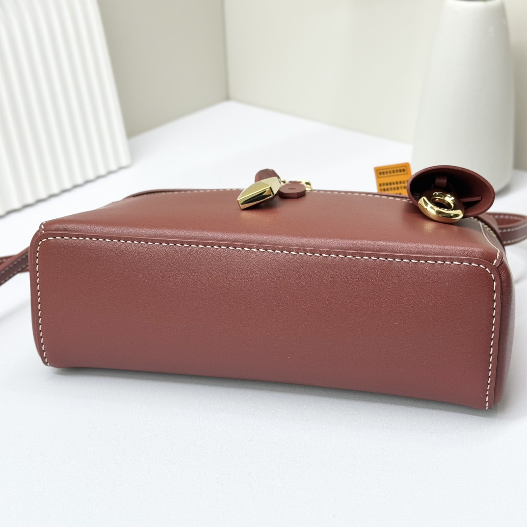 Loro Piana Extra Pocket L19 Smooth Calfskin 11 x 19 x 6.5 cm