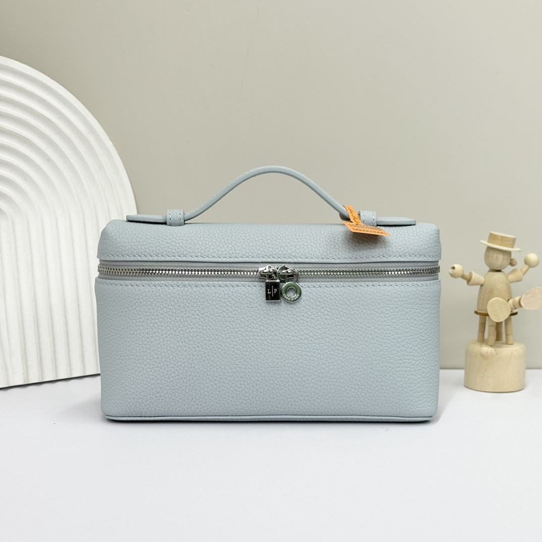 Loro Piana Extra Pocket L19 Grained Calfskin 11 x 19 x 6.5 cm