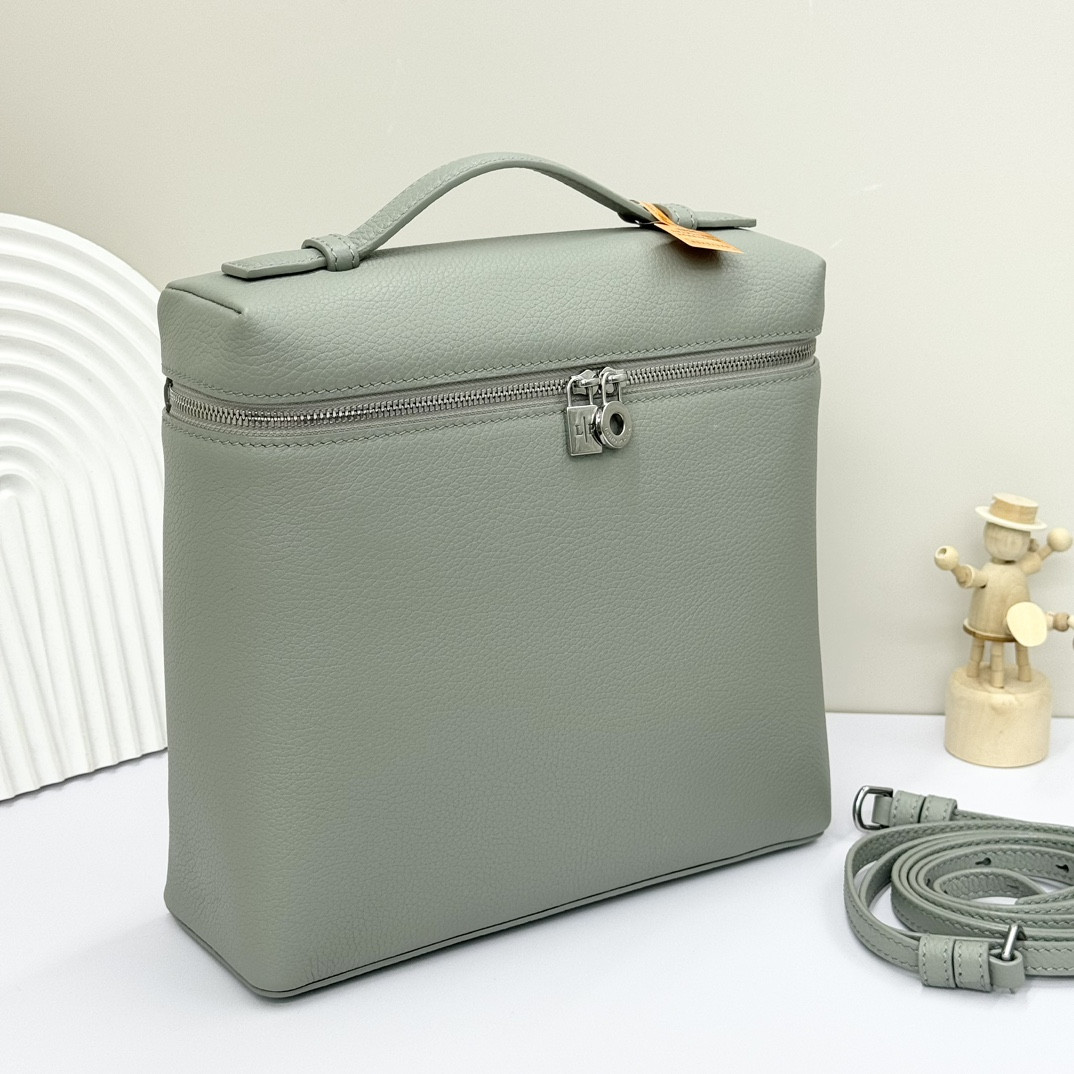 Loro Piana Extra Pocket backpack L23.5 Grained Calfskin 23 x 21 x 8 cm