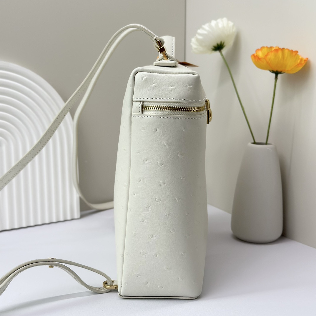 Loro Piana Extra Pocket backpack L23.5 Ostrich-grained Leather 23 x 21 x 8 cm