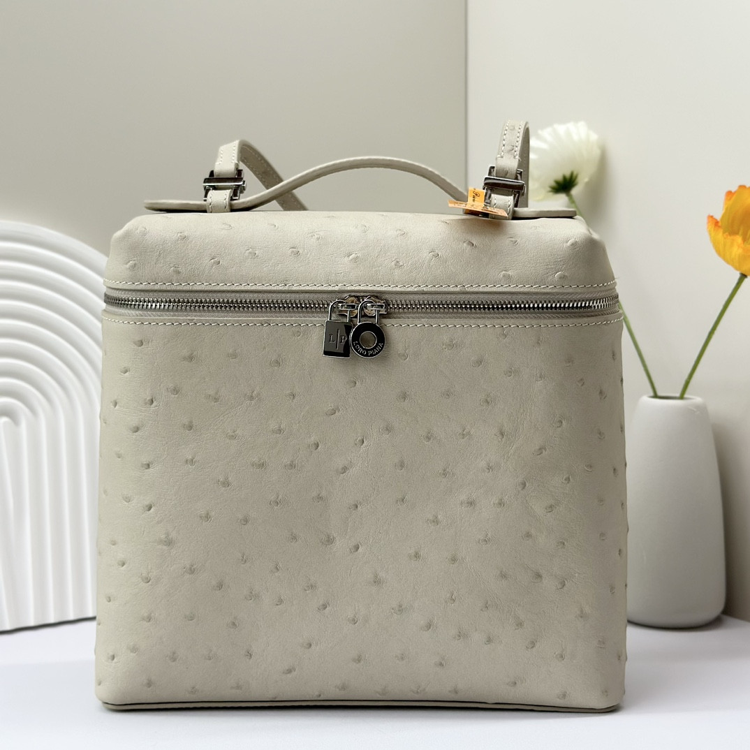 Loro Piana Extra Pocket backpack L23.5 Ostrich-grained Leather 23 x 21 x 8 cm