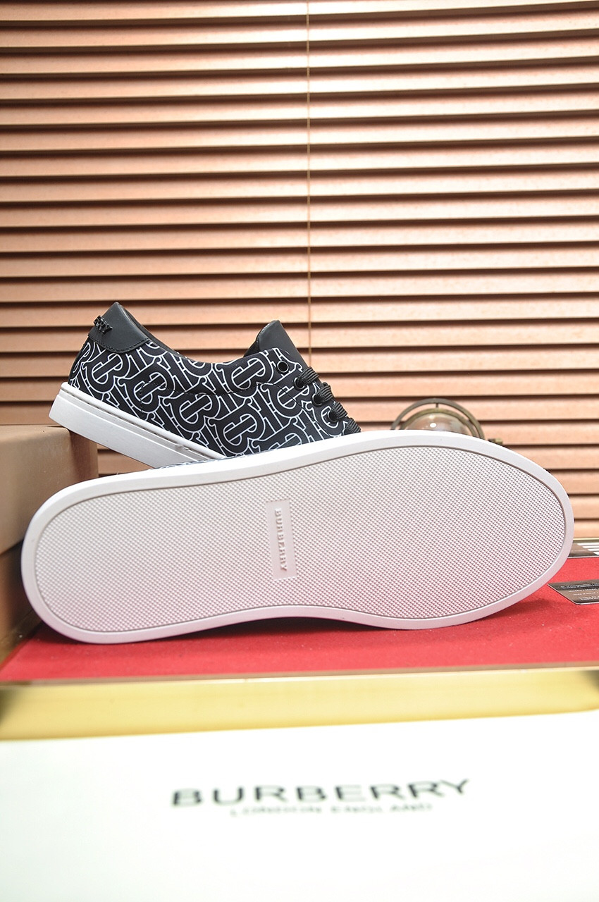 UA Burberry Sneakers