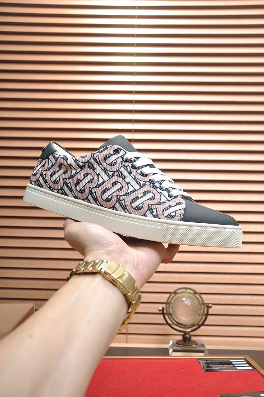 UA Burberry Sneakers