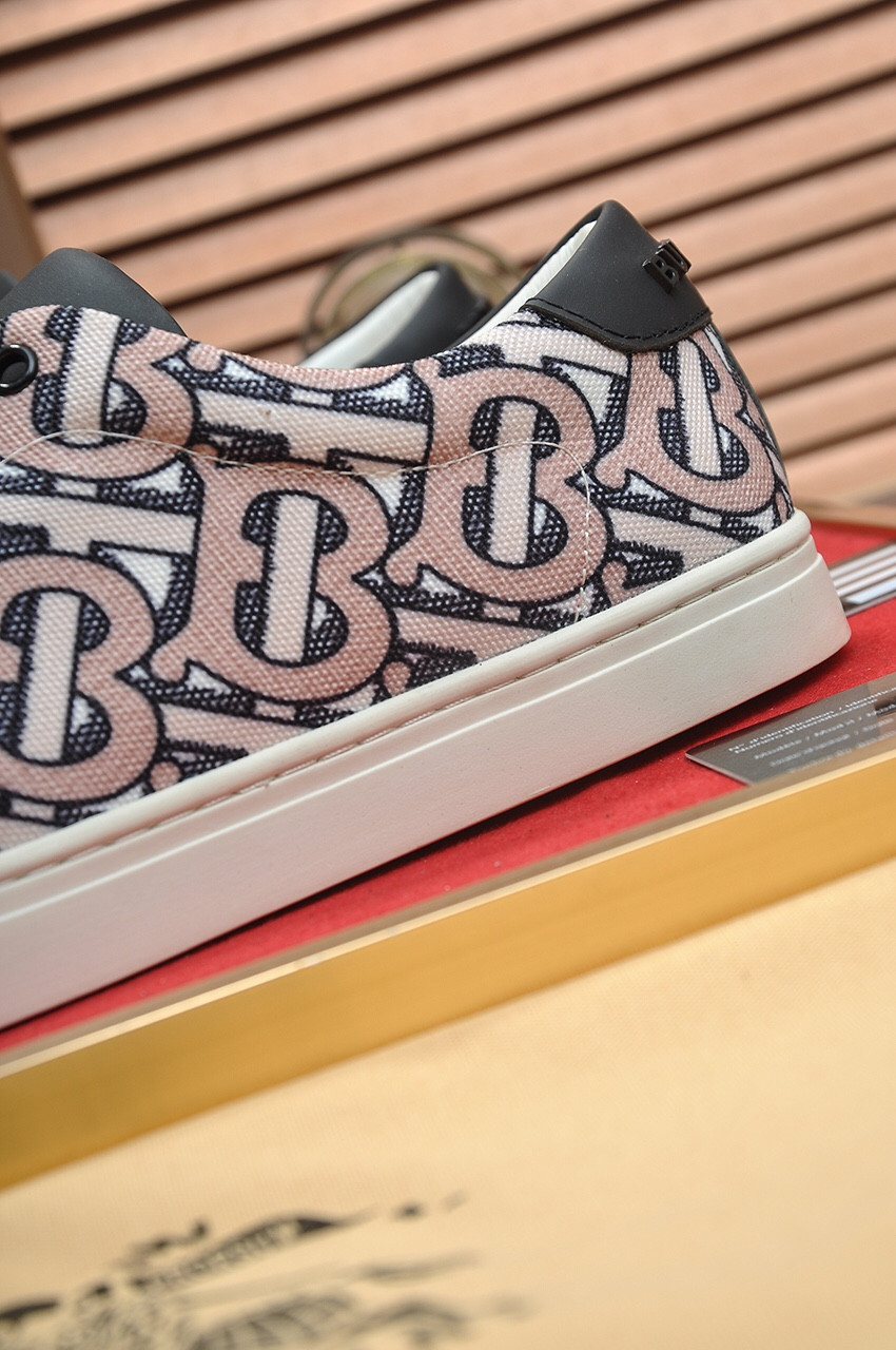 UA Burberry Sneakers
