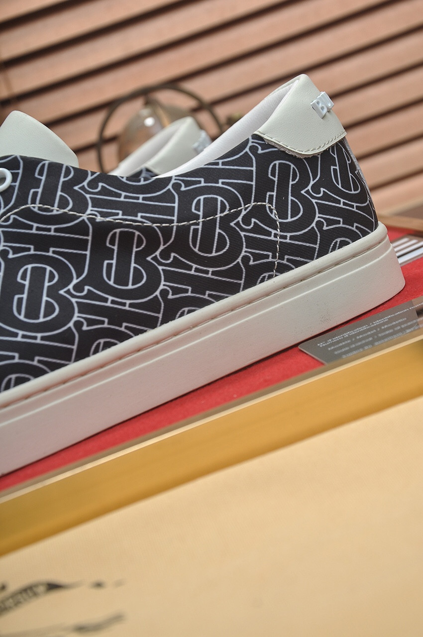 UA Burberry Sneakers