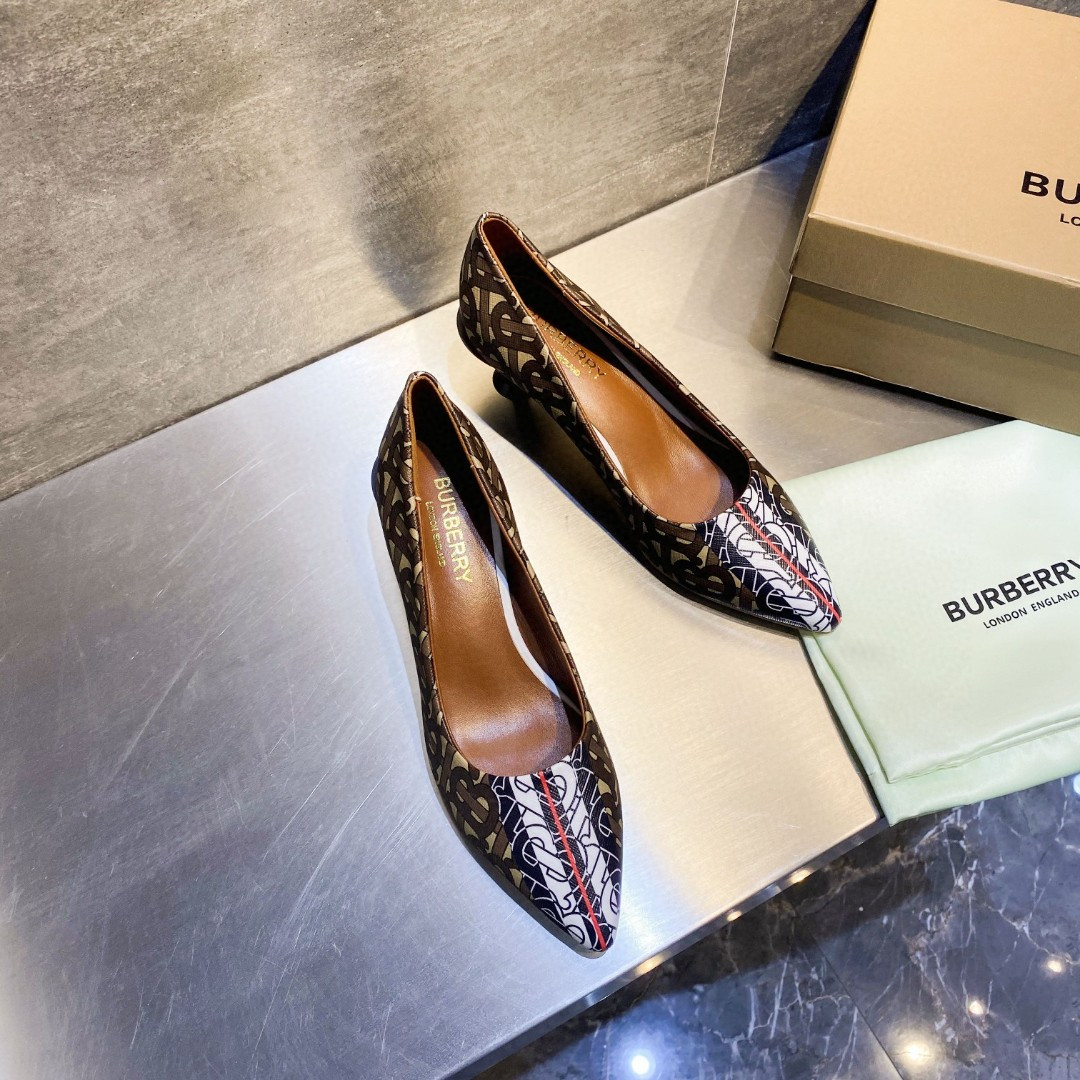 UA Burberry Pumps