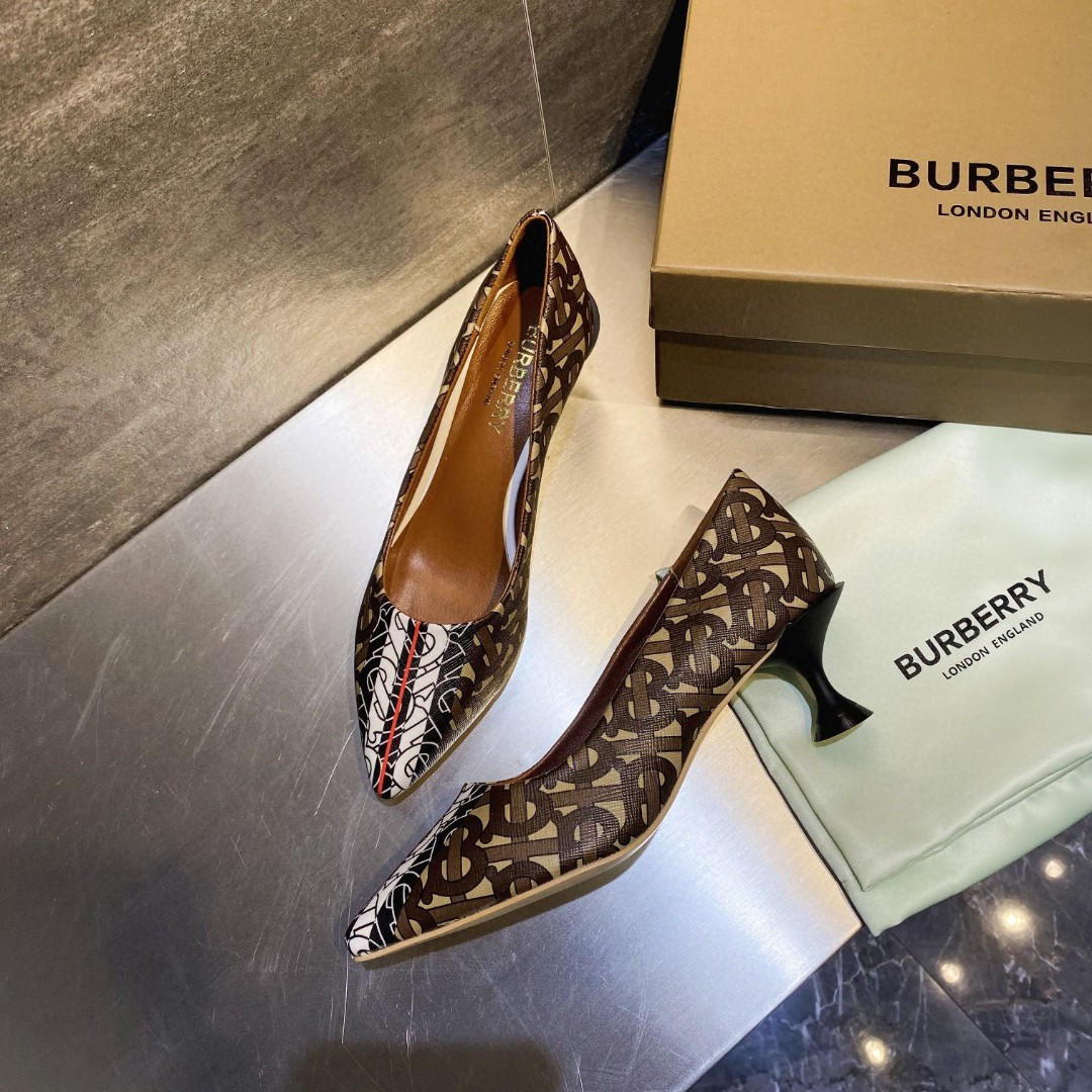 UA Burberry Pumps