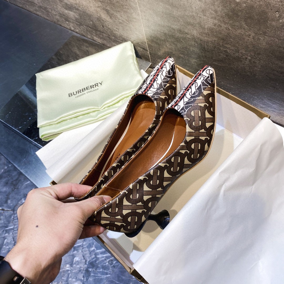 UA Burberry Pumps