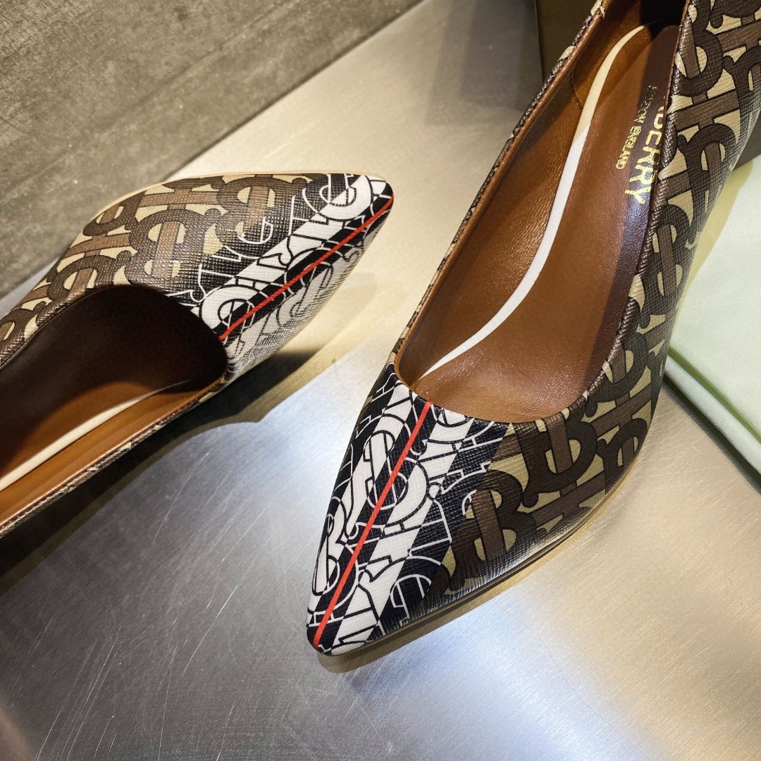 UA Burberry Pumps