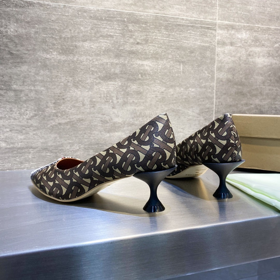 UA Burberry Pumps