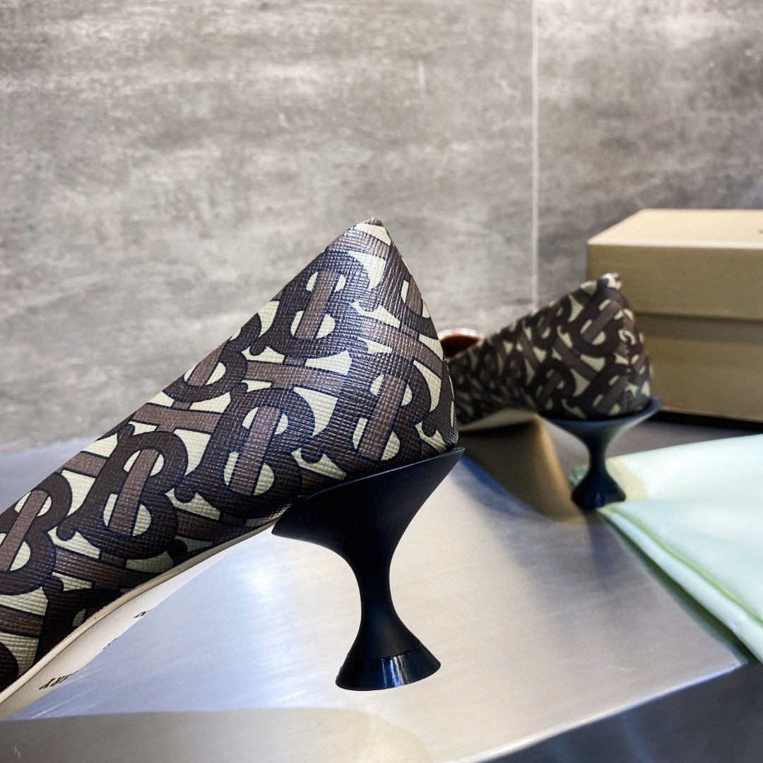 UA Burberry Pumps
