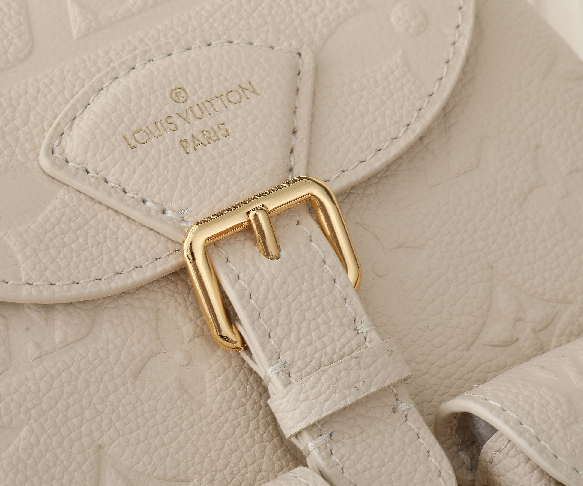 LV Backup M47106 7.9 x 8.7 x 5.5 inches