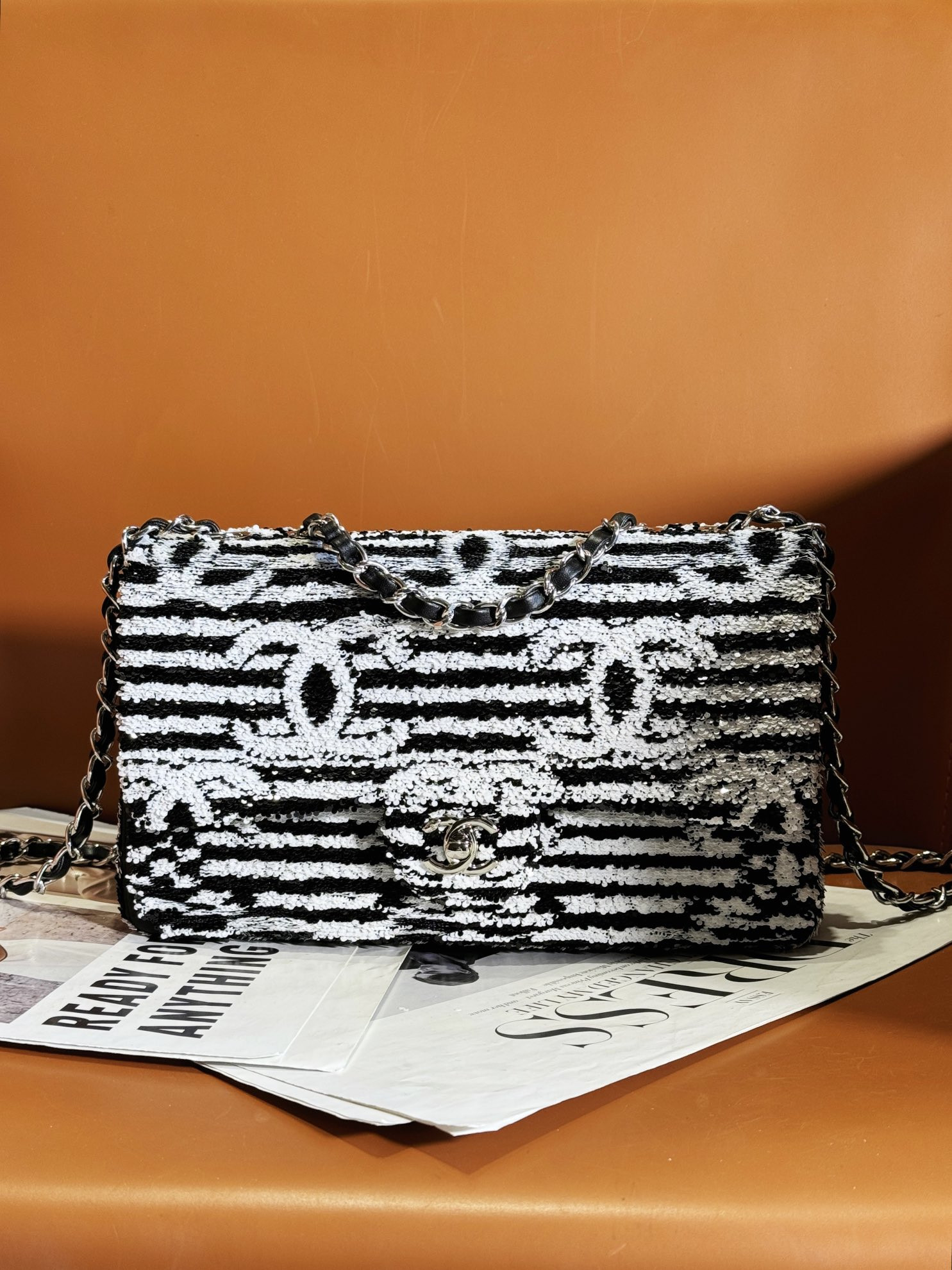 Chanel Classic Flap Bag 15.5×25.5×6.5cm