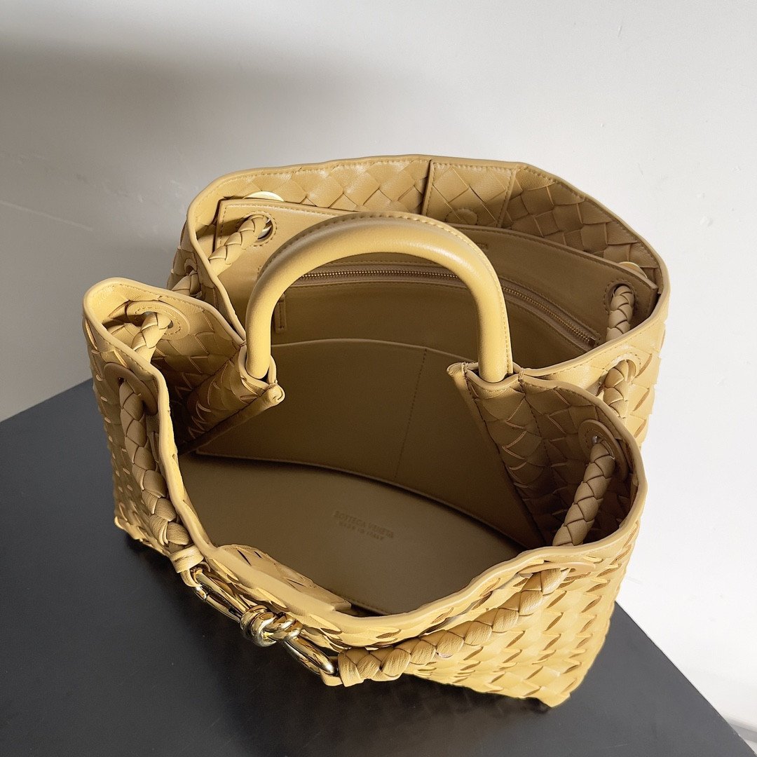 Bottega Veneta Medium Andiamo 32x25x11CM