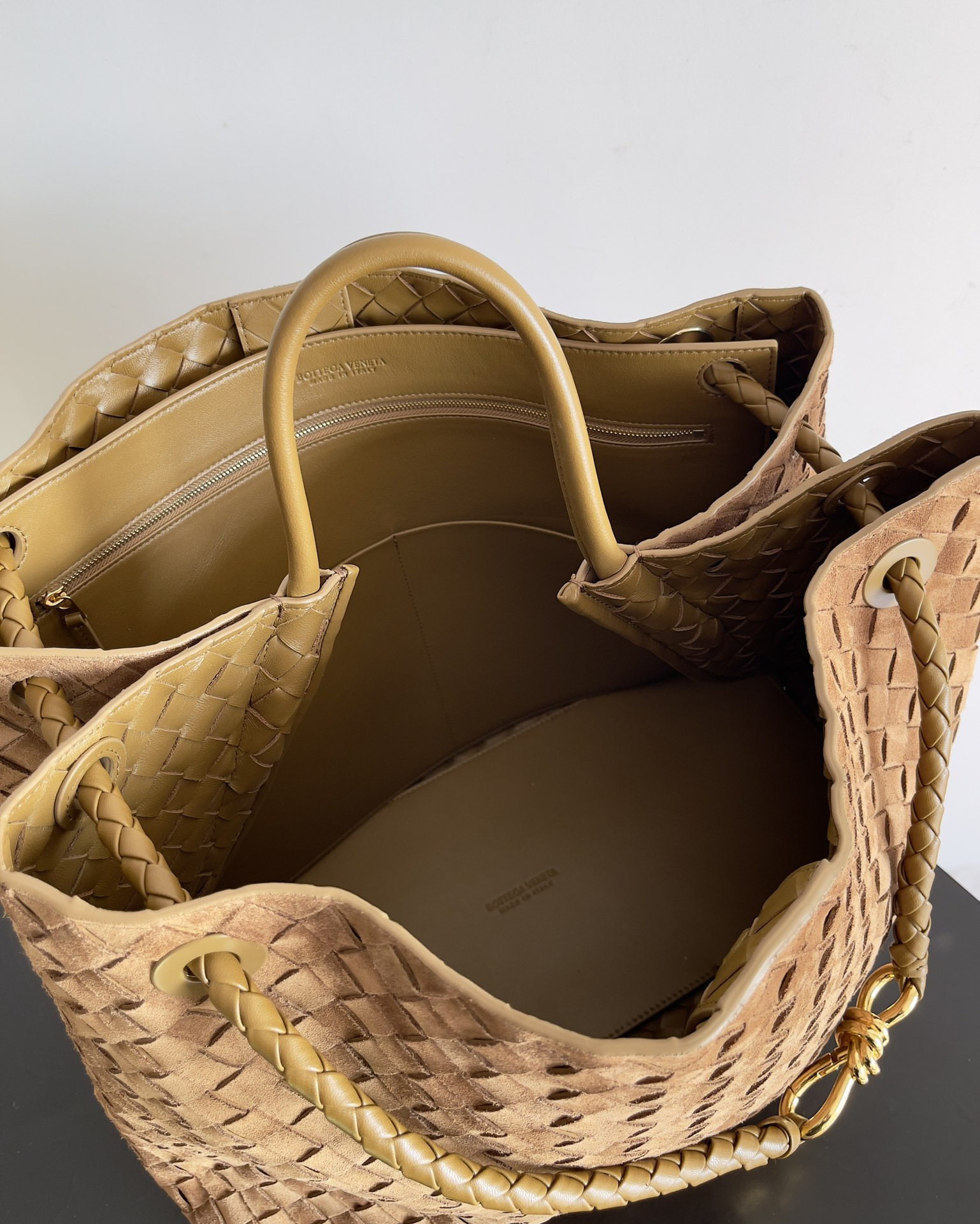 Bottega Veneta Medium Andiamo 32x25x11CM