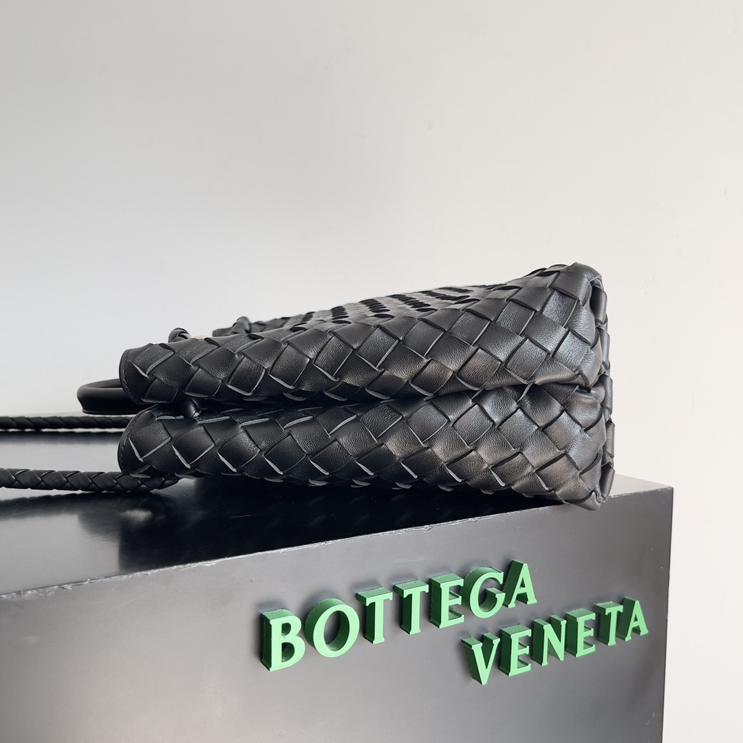 Bottega Veneta Medium Andiamo 32x25x11CM