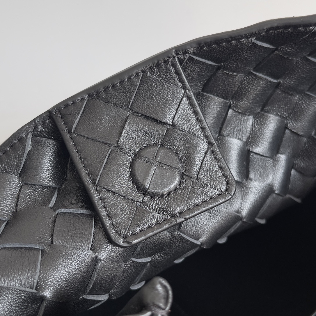 Bottega Veneta Medium Andiamo 32x25x11CM