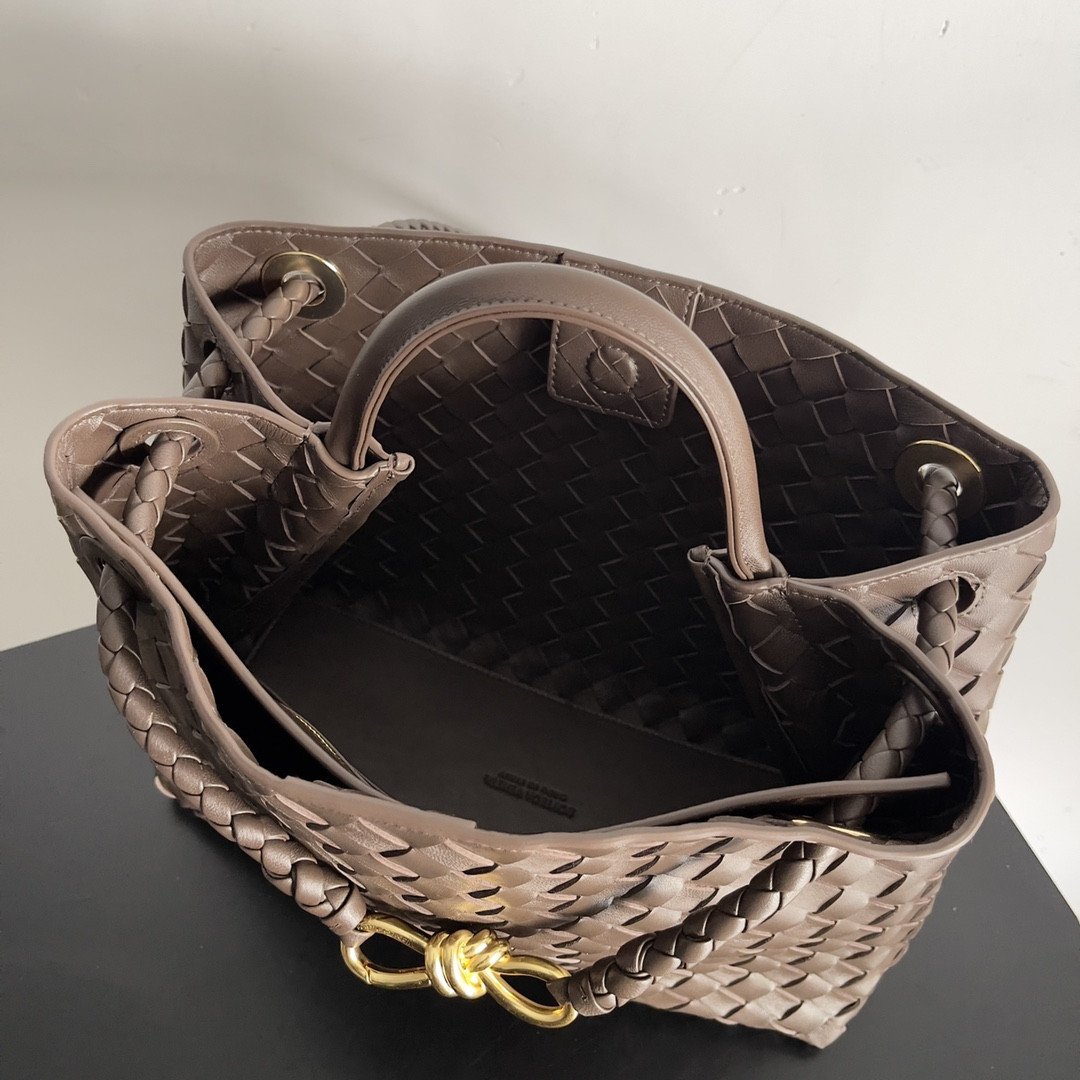 Bottega Veneta Medium Andiamo 32x25x11CM