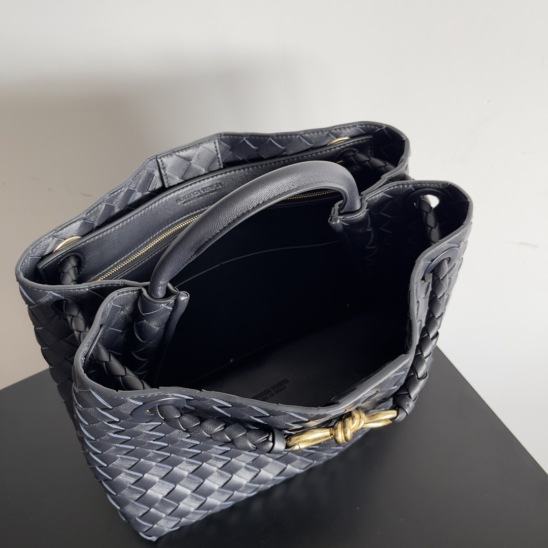 Bottega Veneta Medium Andiamo 32x25x11CM