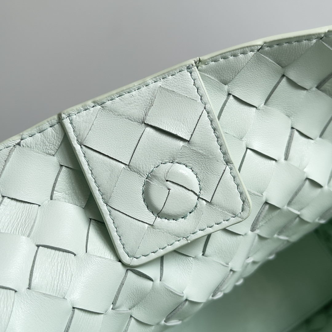 Bottega Veneta Medium Andiamo 32x25x11CM