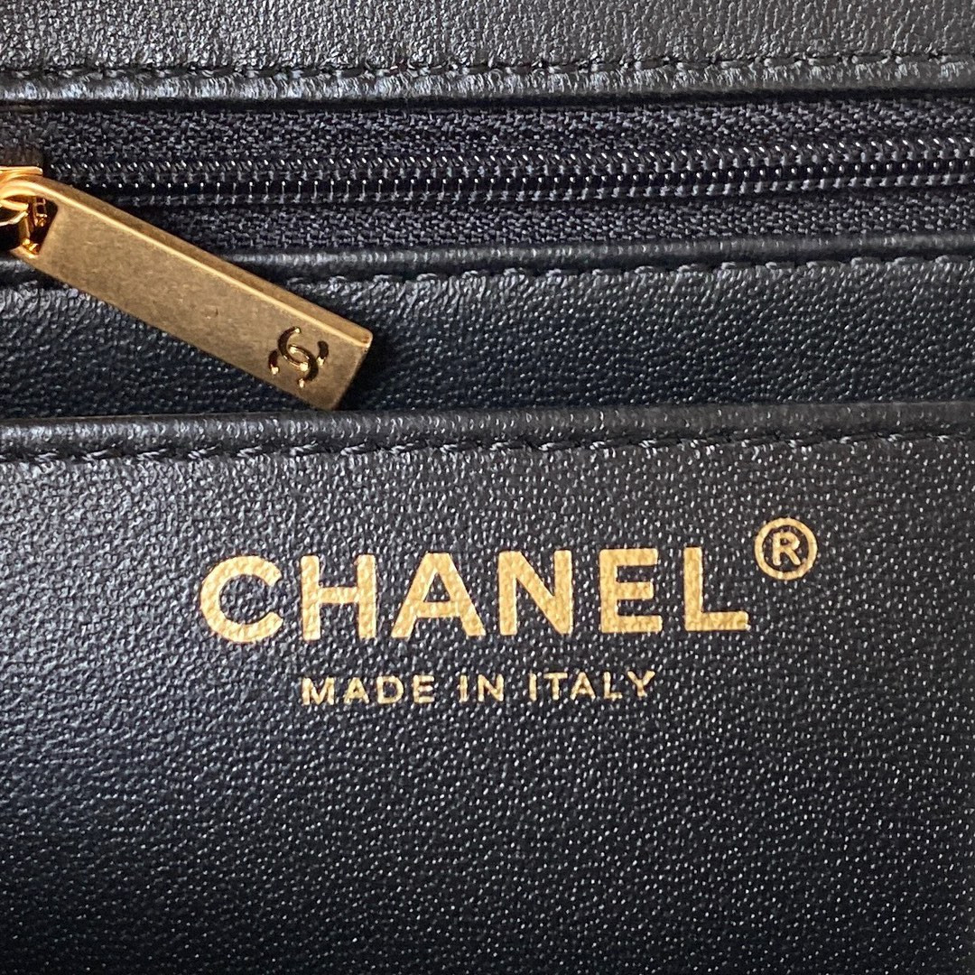 Chanel MINI CLASSIC HANDBAG WITH TOP HANDLE 12 × 20 × 6 CM