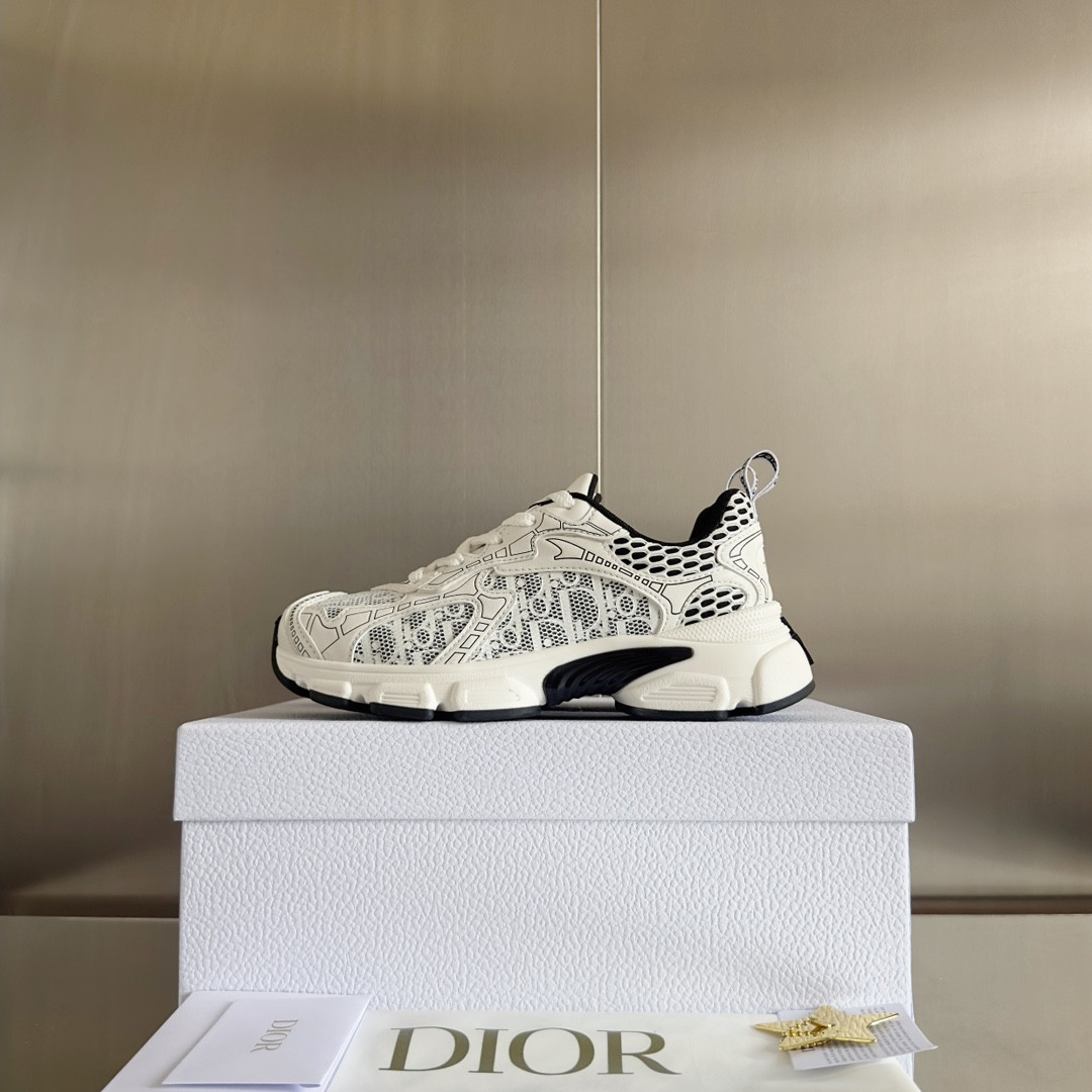 UA Dior Vibe Sneaker