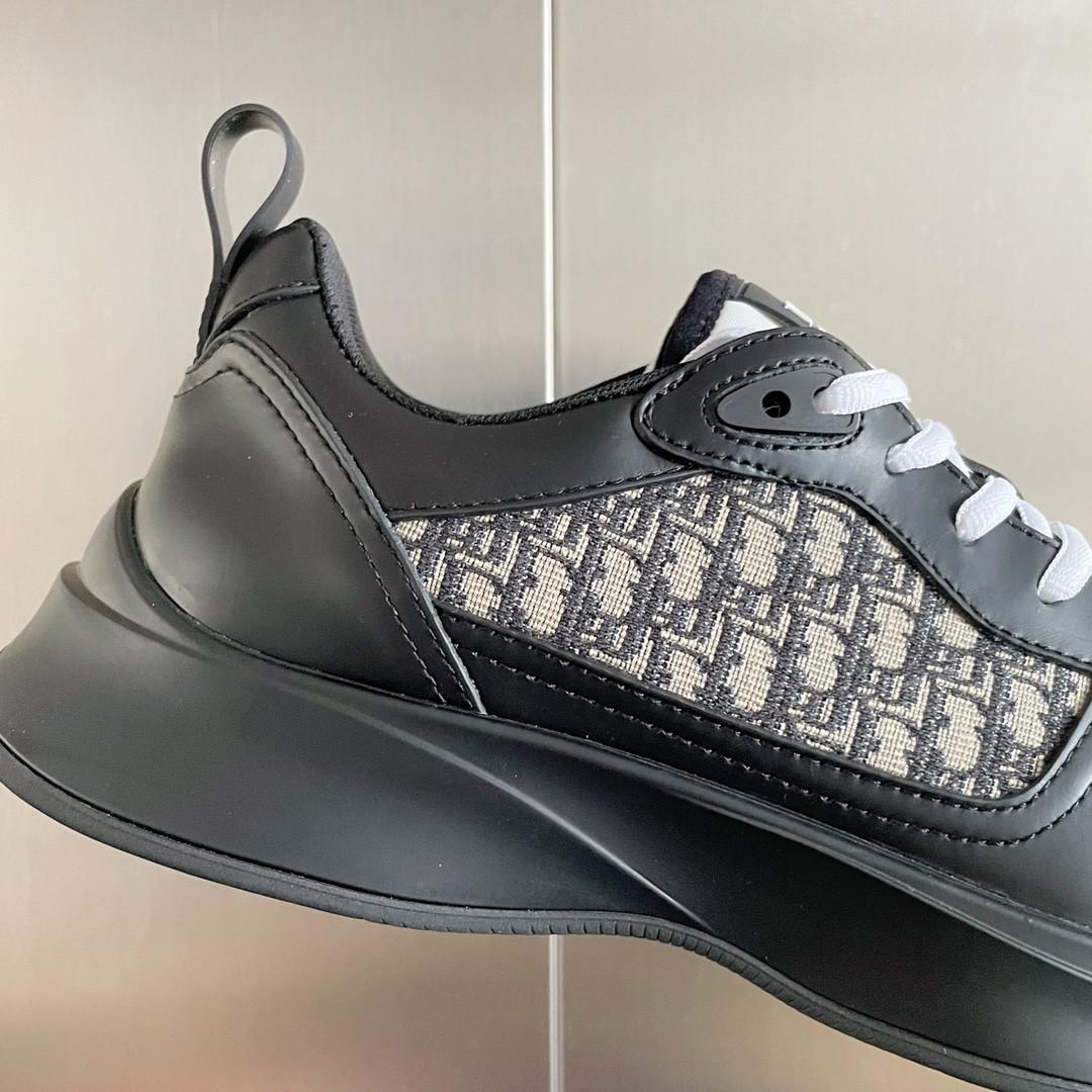 UA Dior B25 Runner Sneaker