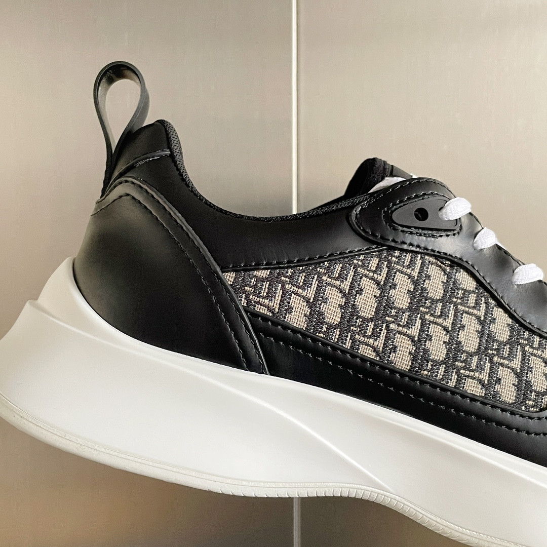 UA Dior B25 Runner Sneaker