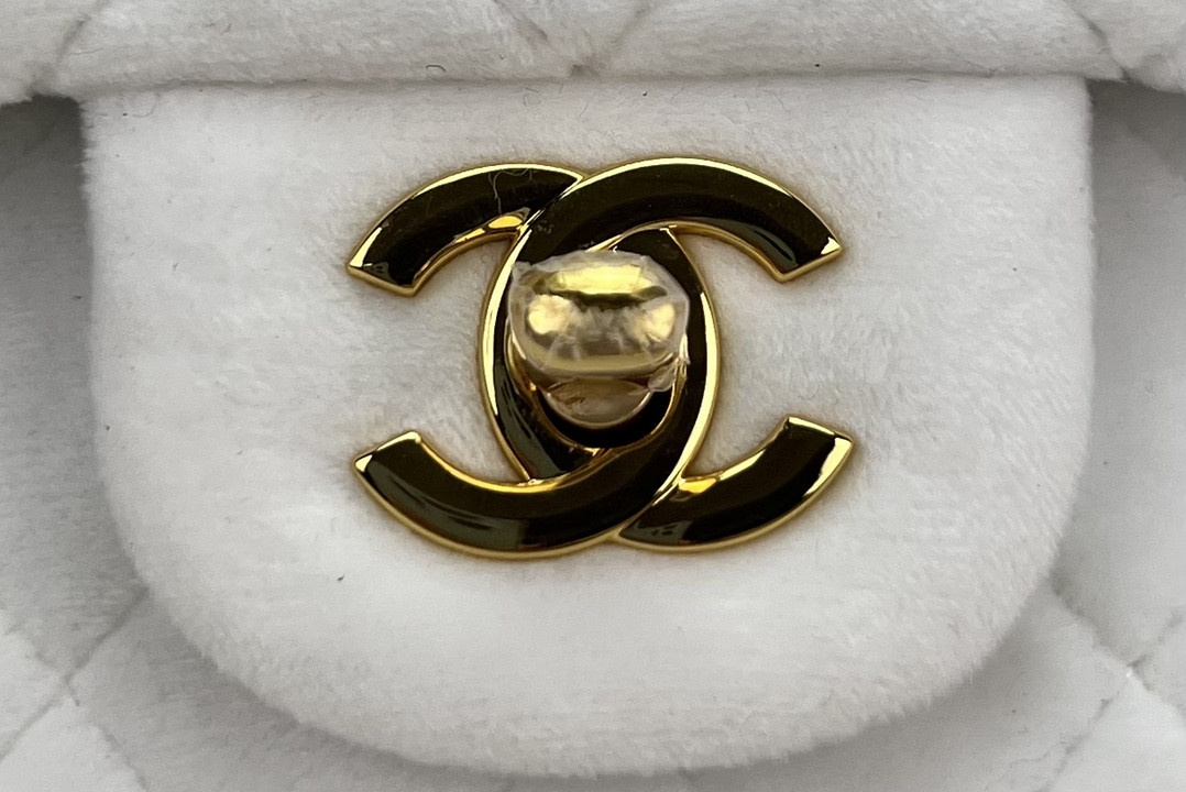 Chanel Classic Flap Bag 20cm