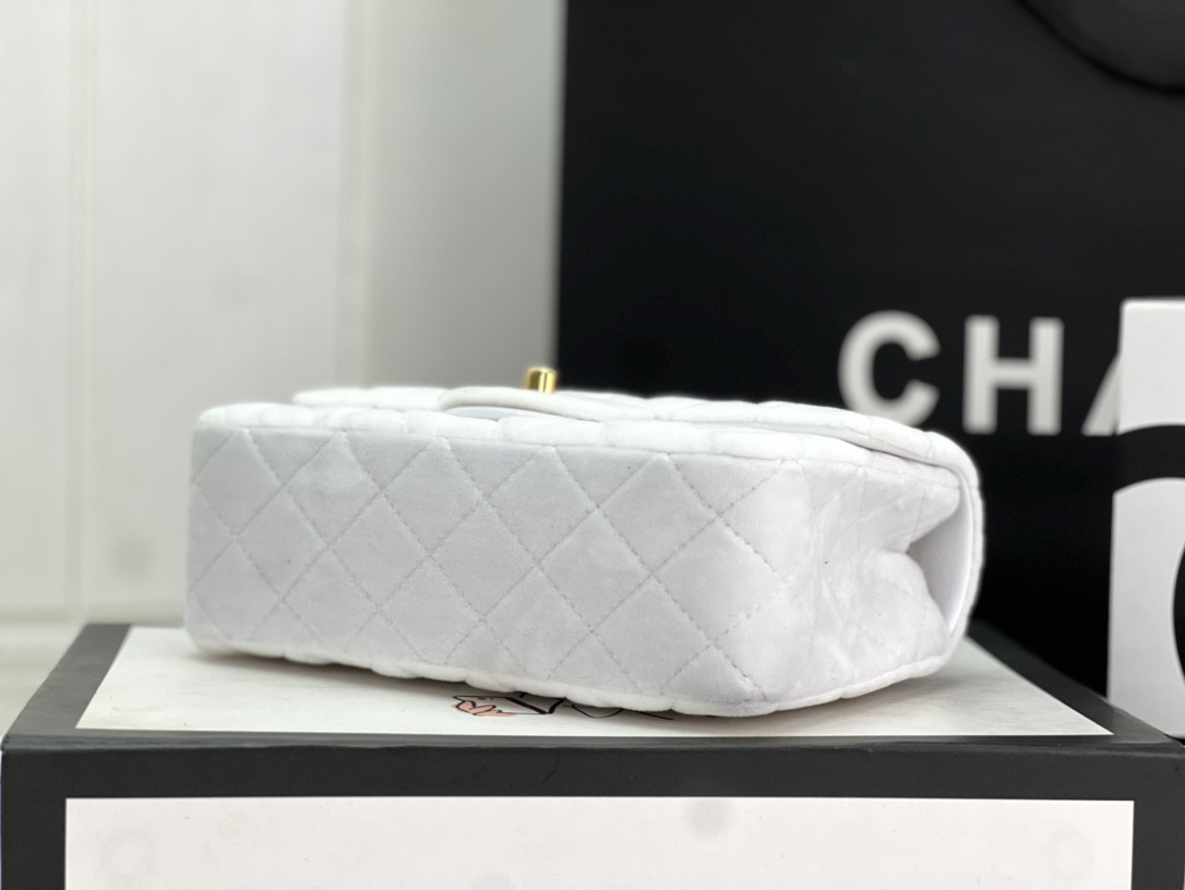 Chanel Classic Flap Bag 20cm