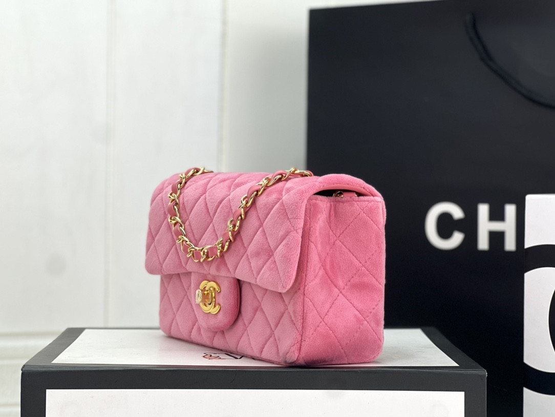 Chanel Classic Flap Bag 20cm