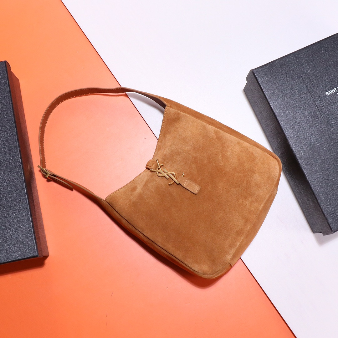 YSL LE 5 À 7 23x22x8cm