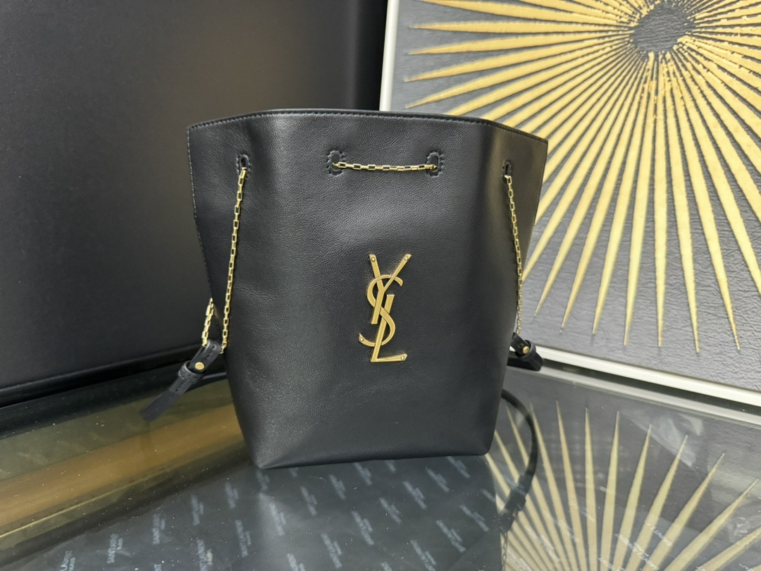YSL POCHON in lambskin 20x24x3cm