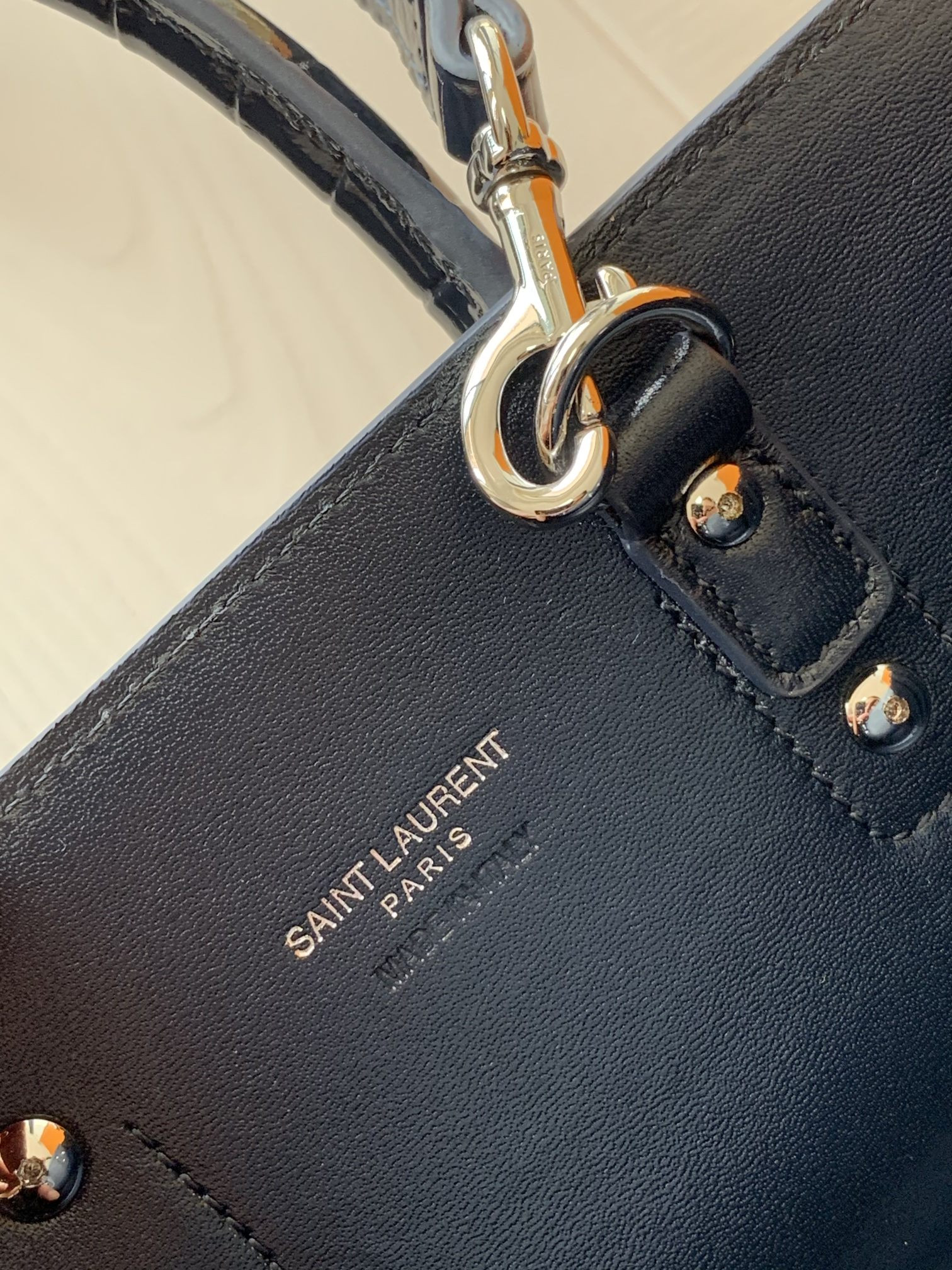 YSL SAC DE JOUR IN CROCODILE EMBOSSED LEATHER - NANO 22x18x10.5cm