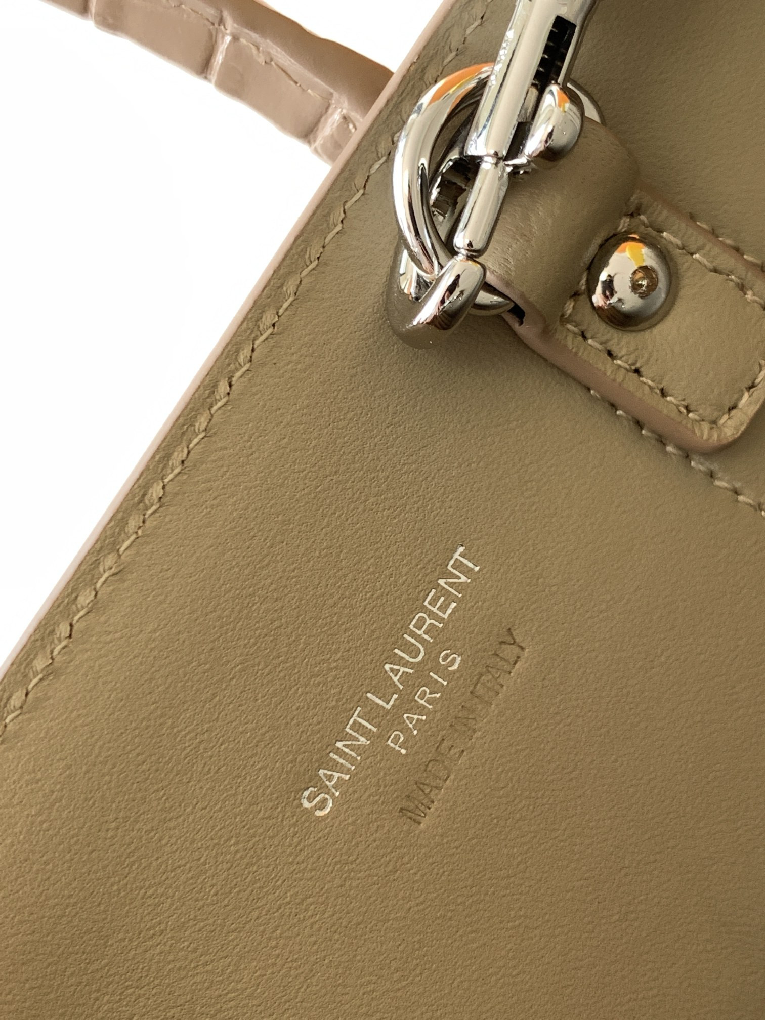 YSL SAC DE JOUR IN CROCODILE EMBOSSED LEATHER - NANO 22x18x10.5cm