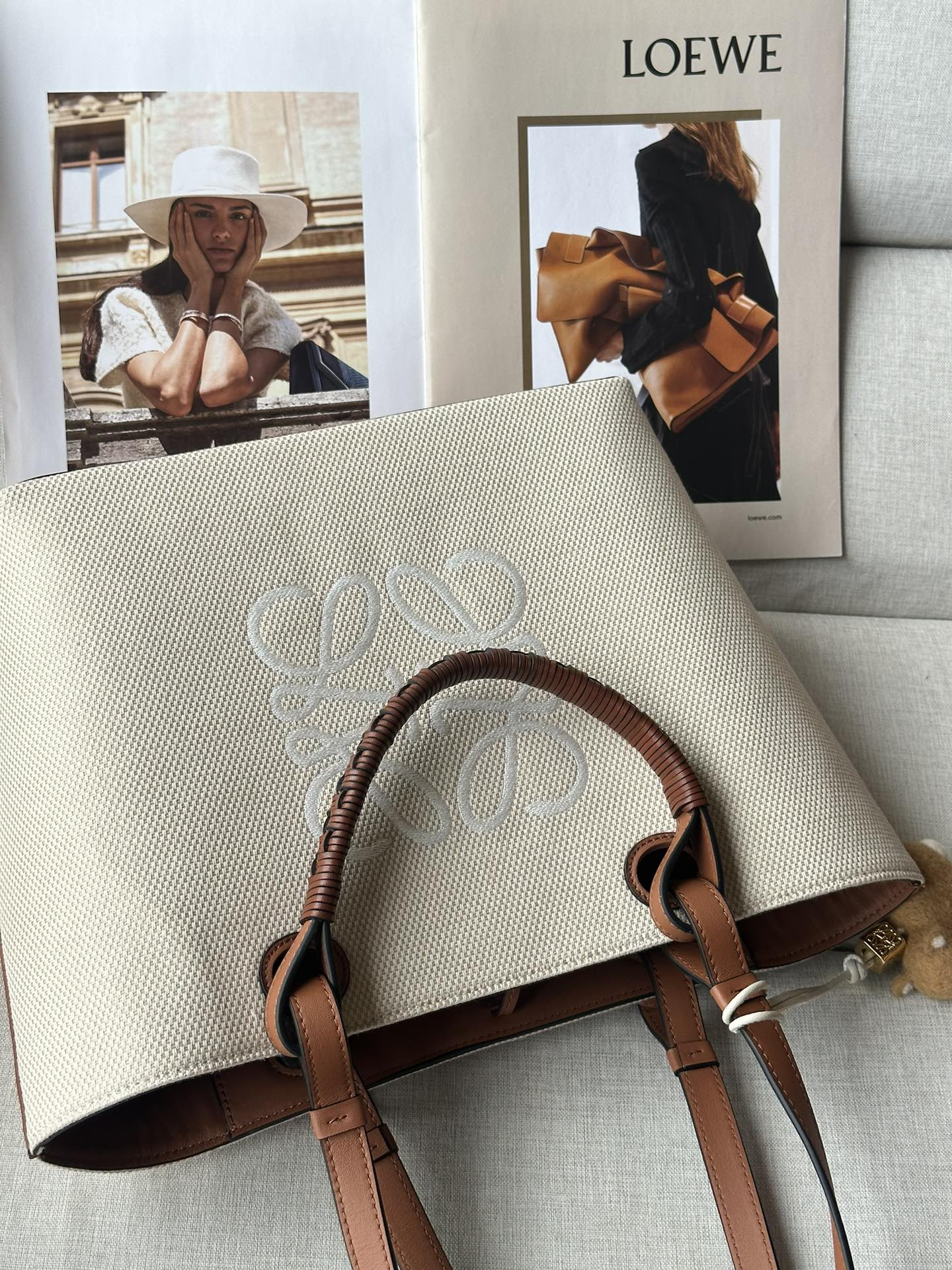 LOEWE Anagram Tote 29x14x25cm