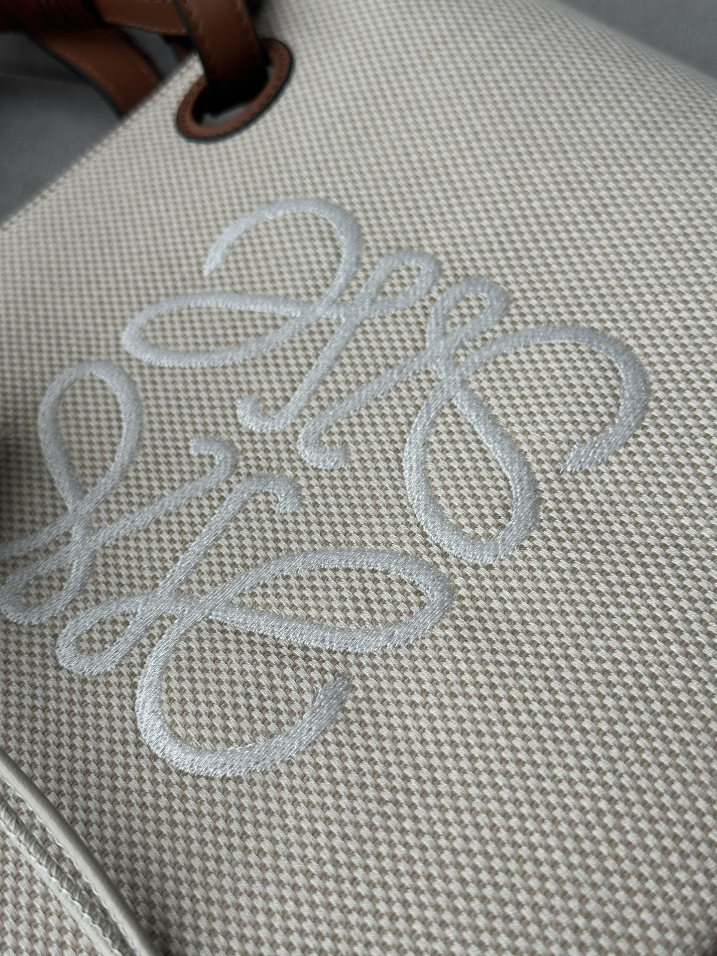 LOEWE Anagram Tote 29x14x25cm