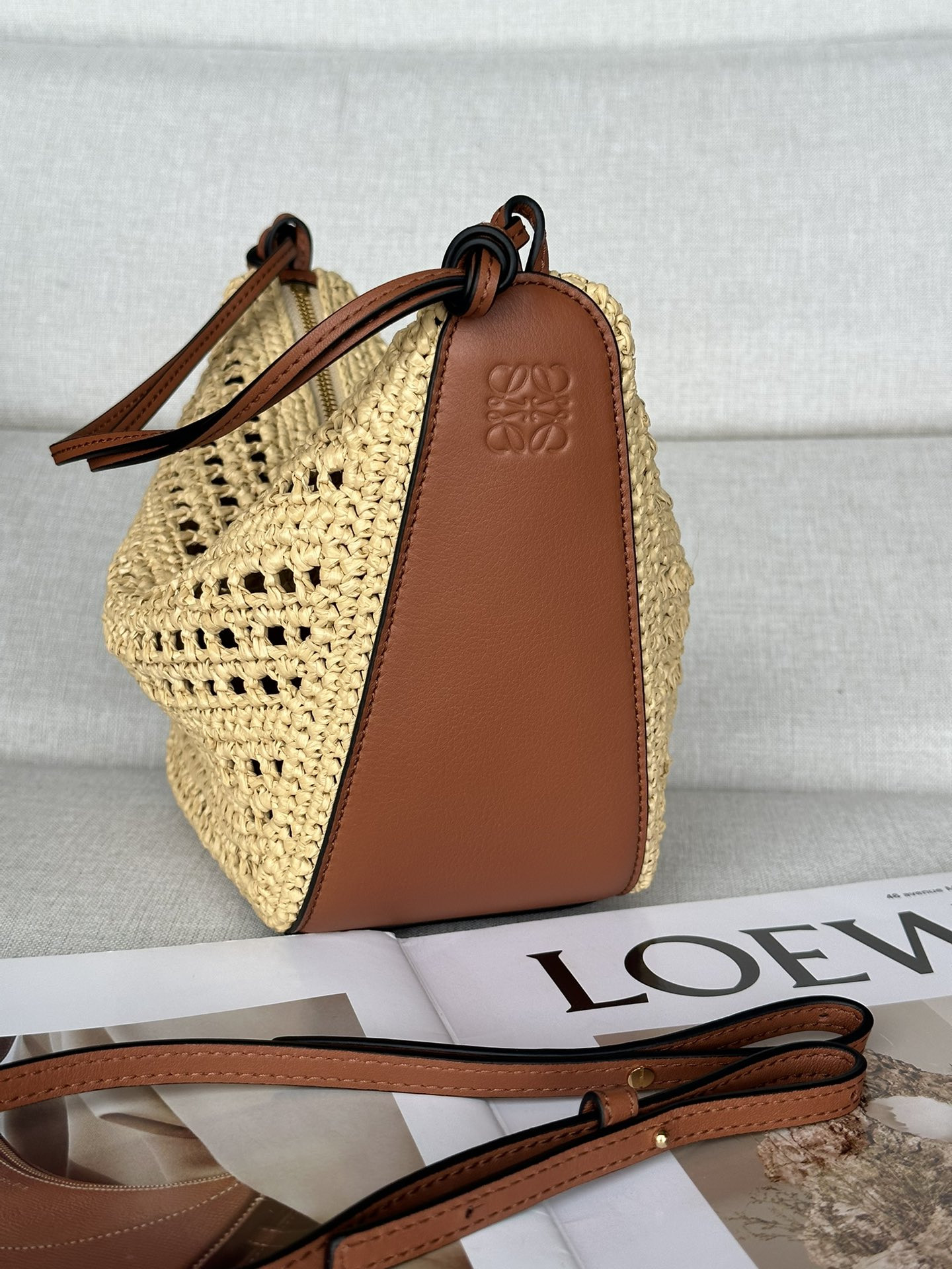 LOEWE Mini Hammock Hobo in raffia and calfskin 28x17x9.5cm