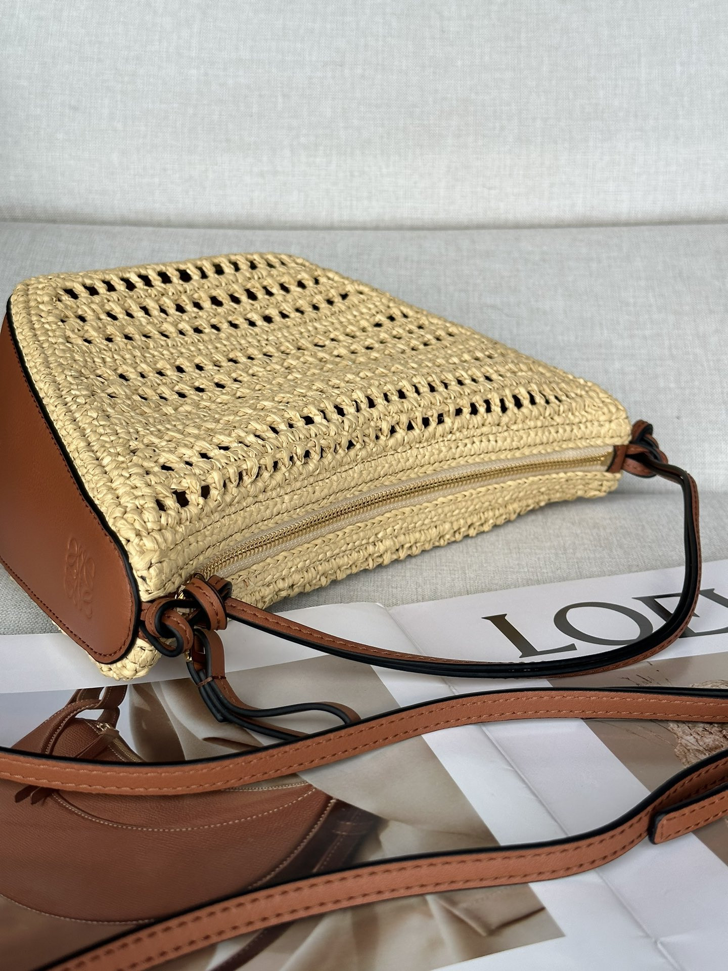 LOEWE Mini Hammock Hobo in raffia and calfskin 28x17x9.5cm